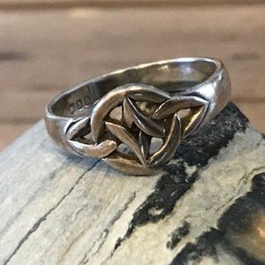 Vintage Celtic Knot Sterling Silver Ring - Size 7.75